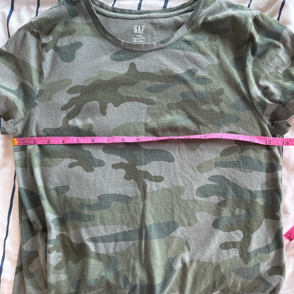 GAP Green Camo Women's Short Sleeve Tee SZ L T - Picture 3 of 3